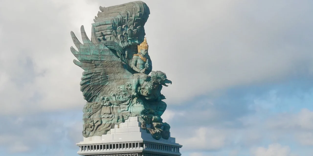 Patung Garuda Wisnu Kencana: Keindahan dan Pesona di Lokasi yang Menakjubkan