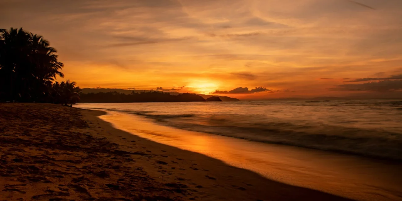 Pantai Jimbaran: Tempat Ideal untuk Bersantai dan Menikmati Keindahan Bali