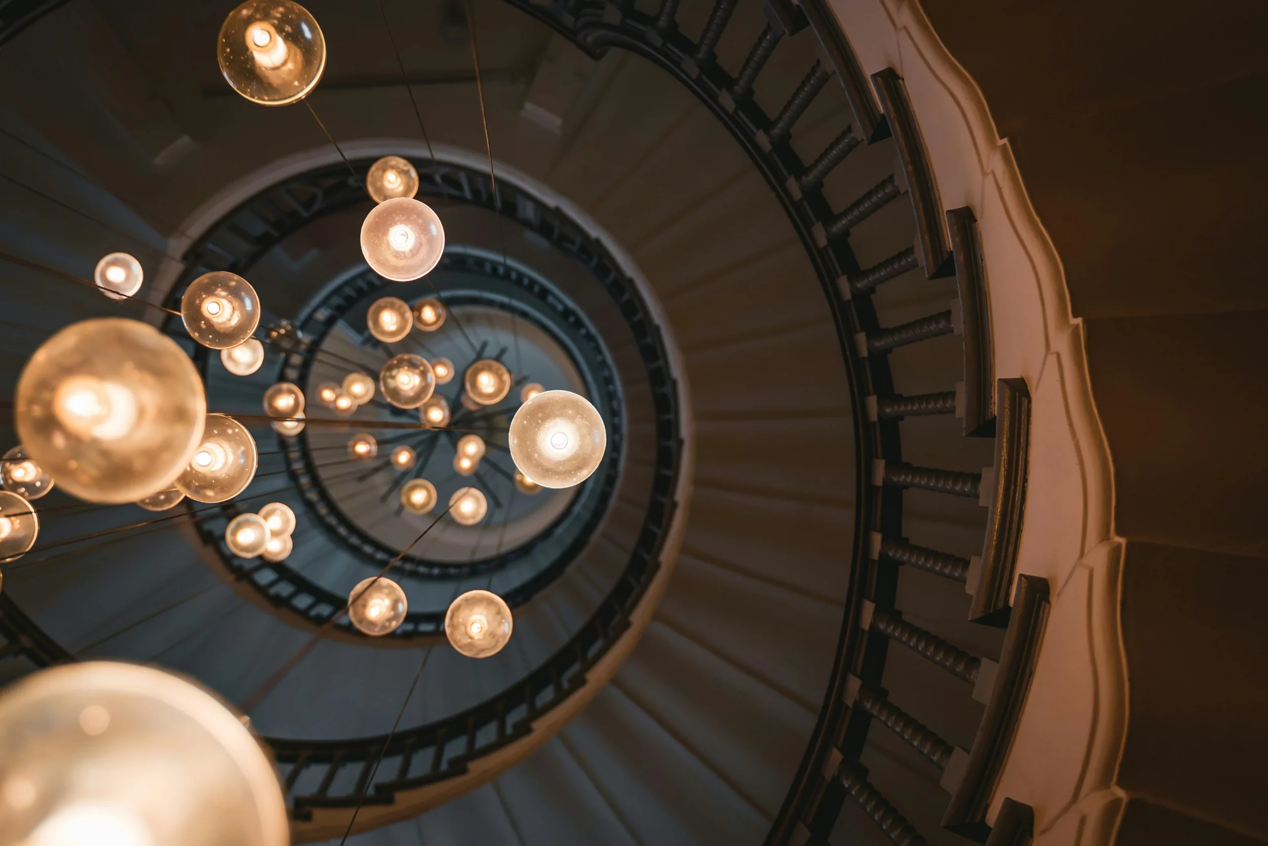 choosing chandelier light for your staircase