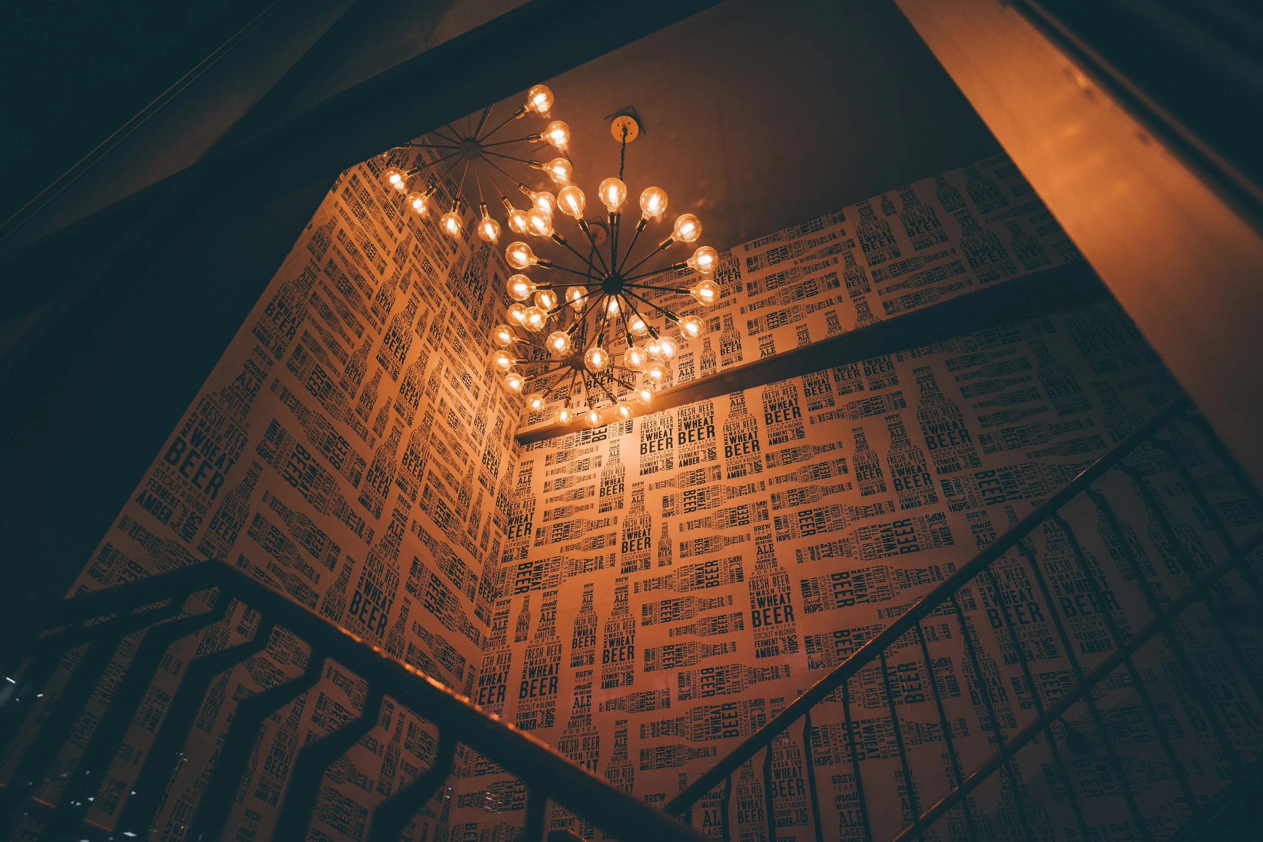 choosing chandelier light for your staircase